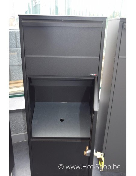 Allux 800 S Front Door - pakketbus