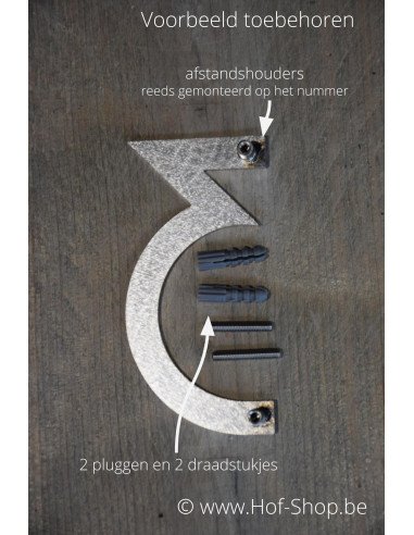 Numéro 7 avec espaceurs - acier inoxydable de 13 cm de haut (numéro de maison 'Rio' KatoDesign)