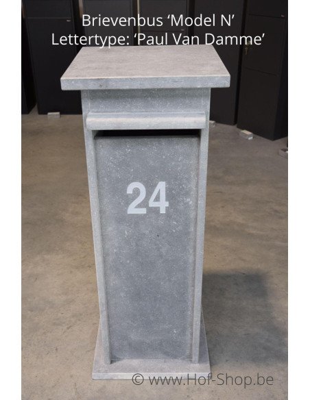 Gravure : numéro de maison sur la boîte aux lettres