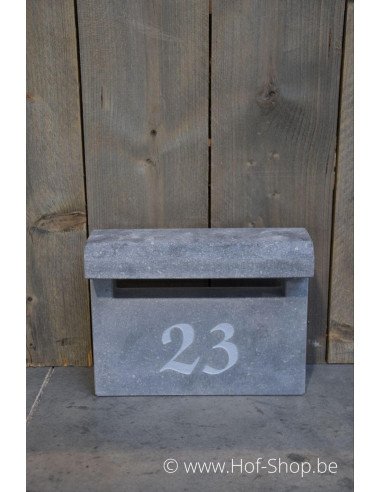 Gravure : numéro de maison sur la boîte aux lettres