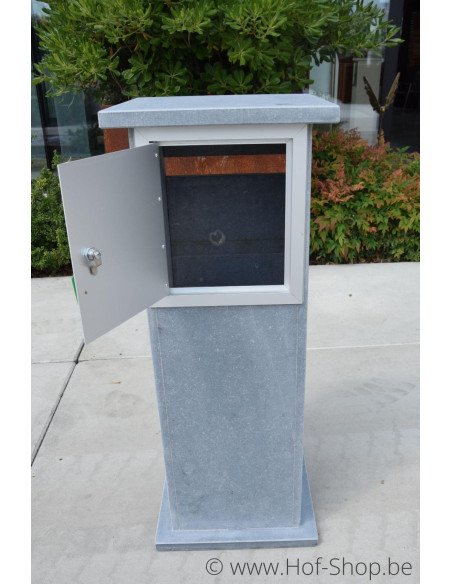 P-Box 5 - boîte aux lettres en pierre bleue