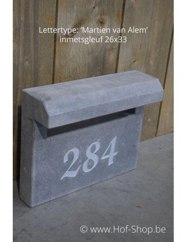 Gravure : numéro de maison sur la boîte aux lettres