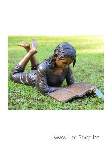 Jeune fille allongée lisant (petit modèle) - statue en bronze (B1224)