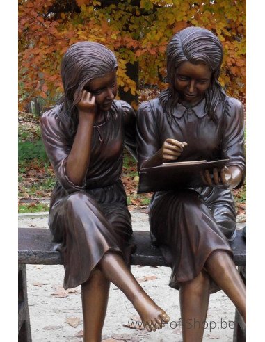 Twee meisjes op bank - bronzen beeld (B839)