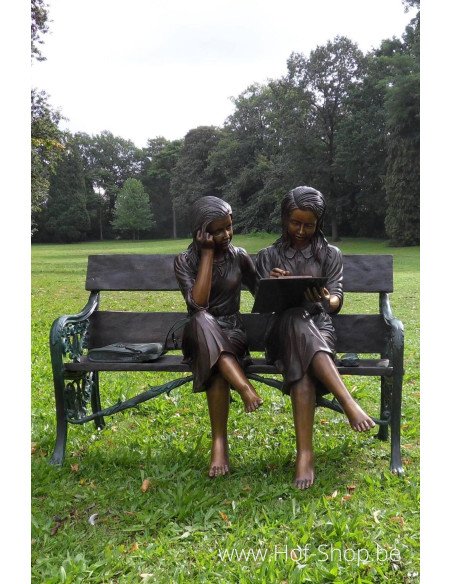 Twee meisjes op bank - bronzen beeld (B933)