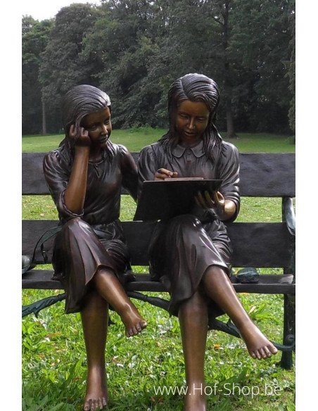 Deux filles sur un banc - statue en bronze (B933)