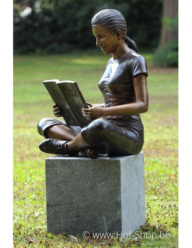 Meisje met boek - bronzen beeld (B950)