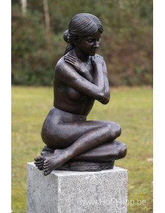 Assise et nue - statue en bronze (B1067)