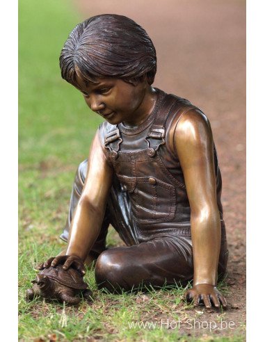 Jongen met schildpad - bronzen beeld (B1074)