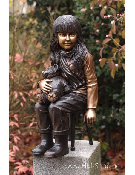 Fille sur une chaise avec un nounours - statue en bronze (B1134)
