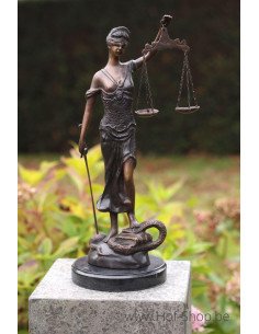 Kleine vrouw justitia - bronzen beeld (B54026)