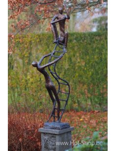 Twee mannen op ladder met kat - bronzen beeld (B91160)