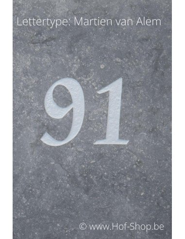 Gravure : numéro de maison sur la boîte aux lettres