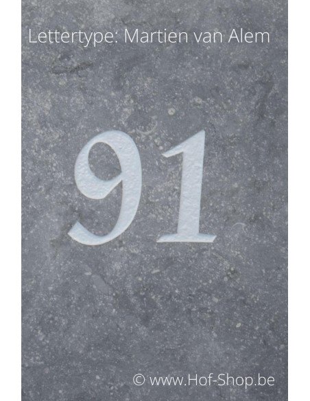 Gravure : numéro de maison sur la boîte aux lettres