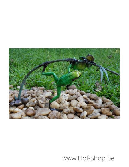 2 grenouilles colorées sur une brindille (vert)- statue en bronze (AN0981BR-C)
