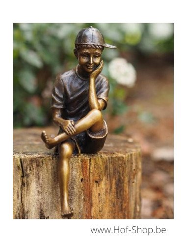 Petit garçon avec casquette - sculpture en bronze (AN1246BR-B)