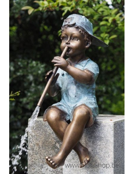 Jongen met fluit - bronzen beeld (AN1391BRW-V-F)