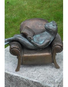 Grenouille lisant dans fauteuil - statue en bronze (AN1715BRW-V)