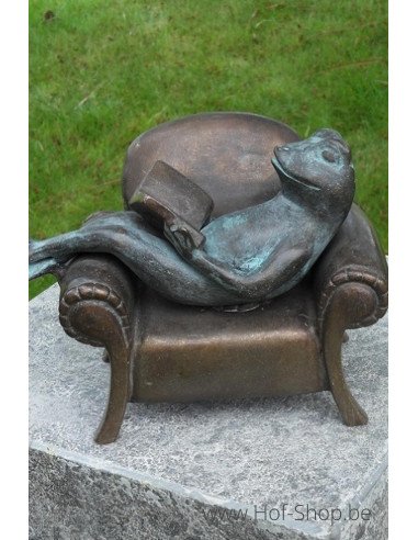 Grenouille lisant dans fauteuil - statue en bronze (AN1715BRW-V)