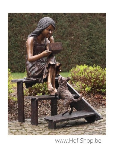 Fille dans les escaliers - statue en bronze (B1122)