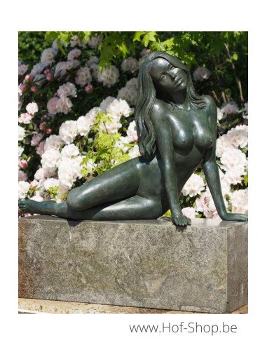Femme nue assise - statue en bronze (B1425)