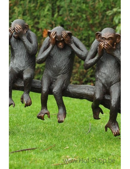 Trois singes sur un tronc d'arbre - bronzen beeld (B94614)