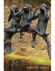 Trois singes sur un tronc d'arbre - bronzen beeld (B97190)