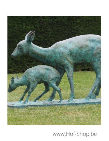 Cerf avec des jeunes - statue en bronze (B97202)