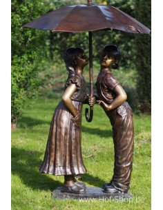 Garçon et fille sous parapluie - sculpture en bronze (PB61035)