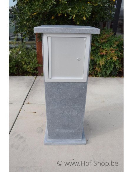 P-Box 17 - boîte aux lettres en pierre bleue