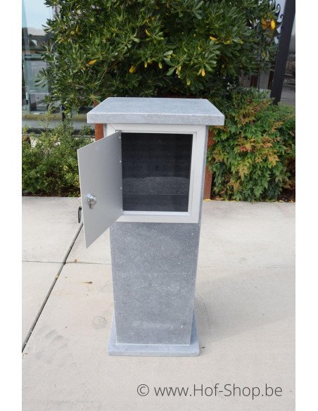 P-Box 17 - boîte aux lettres en pierre bleue