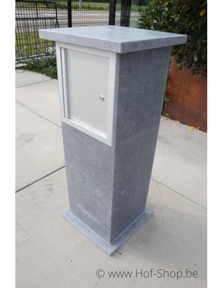 P-Box 17 - boîte aux lettres en pierre bleue