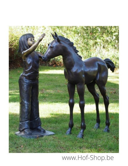 Fille avec poulain - statue en bronze (PB61045)