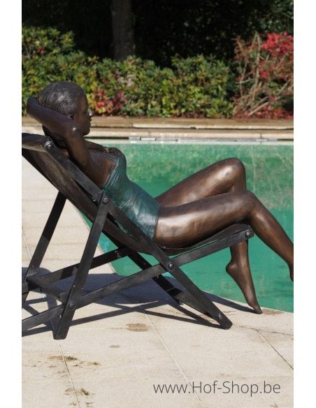 Zonnende vrouw - bronzen beeld (PB61065)