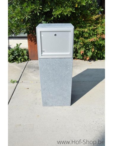 P-Box 4 - boîte aux lettres en pierre bleue