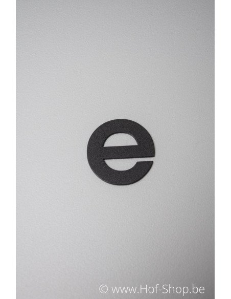Lettre e - aluminium noir de 5 cm de haut (numéro de maison 'fuji' KatoDesign)