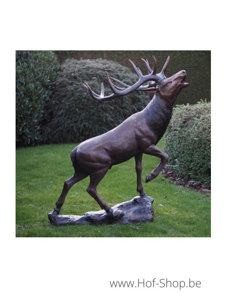 Cerf sur un rocher - statue en bronze (B1469)