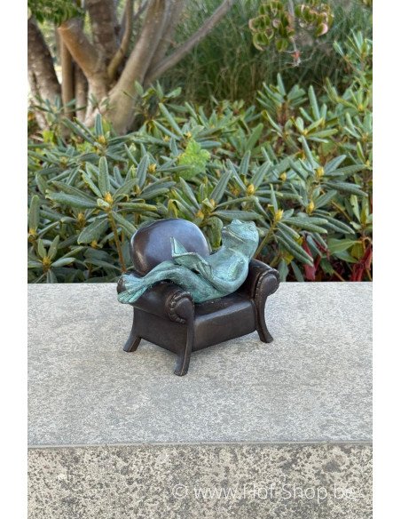 Grenouille lisant dans fauteuil - statue en bronze (AN1715BRW-V)