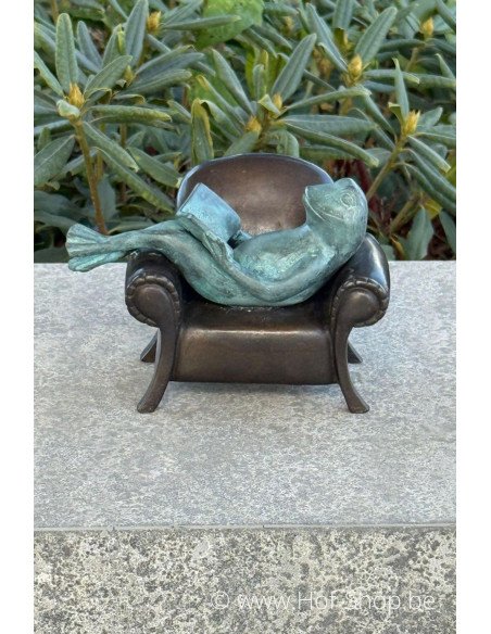 Grenouille lisant dans fauteuil - statue en bronze (AN1715BRW-V)