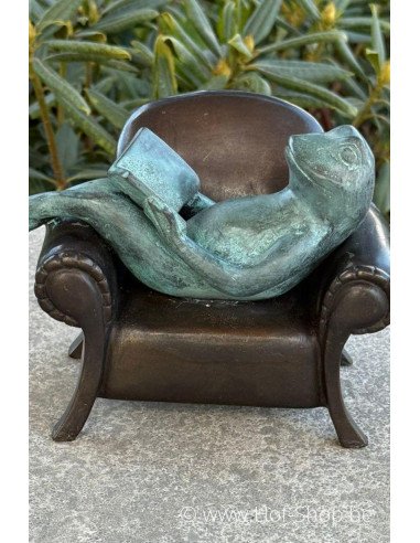 Grenouille lisant dans fauteuil - statue en bronze (AN1715BRW-V)