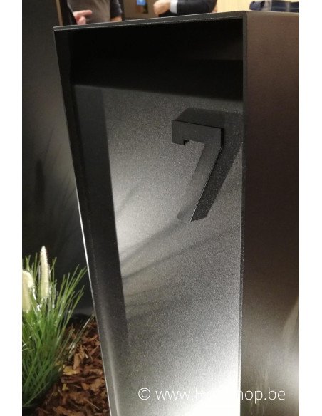 Modèle d'exposition Nexus Medium RAL 9005 - boîte à colis eSafe aluminium