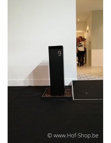 Nexus Medium RAL 9005 - pakketbus aluminium