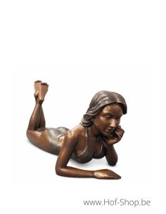 Liggend meisje in badpak - bronzen beeld (B1557)