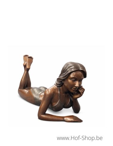 Jeune fille allongée en maillot de bain - statue en bronze (B1557)