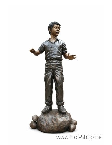 Garçon sur un rocher - statue en bronze (B881-1)