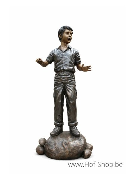 Garçon sur un rocher - statue en bronze (B881-1)