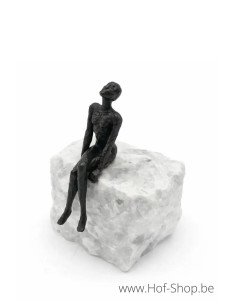 'Looking at the sky' beeldje op natuursteen - bronzen beeld (BS1567B)