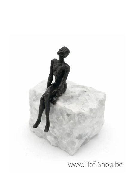 'Looking at the sky' beeldje op natuursteen - bronzen beeld (BS1567B)