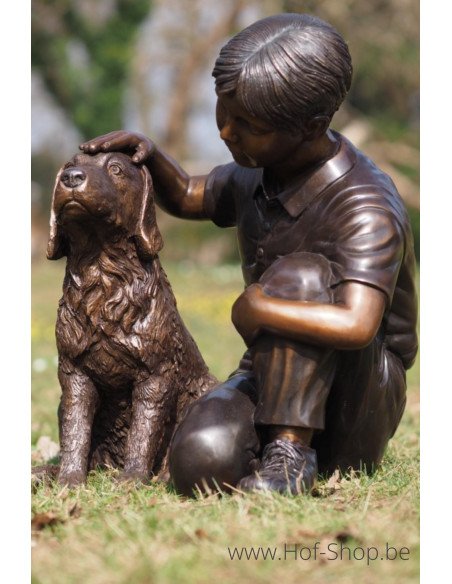 Garçon avec chien - statue en bronze (B1518)