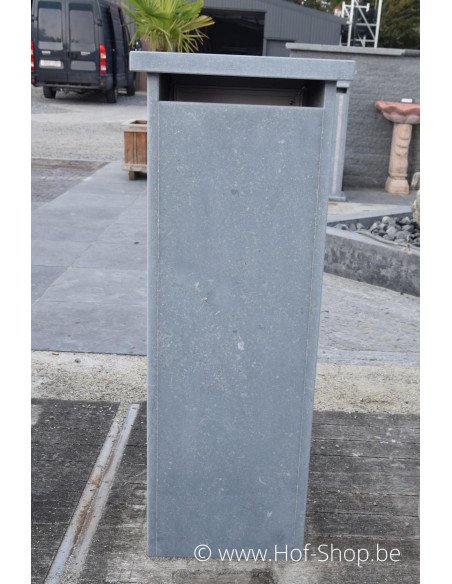 P-Box 7 - boîte aux lettres en pierre bleue